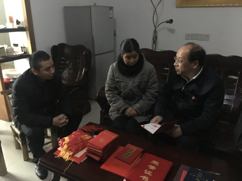 江西長(zhǎng)運(yùn)領(lǐng)導(dǎo)看望慰問胡學(xué)發(fā)同志家屬