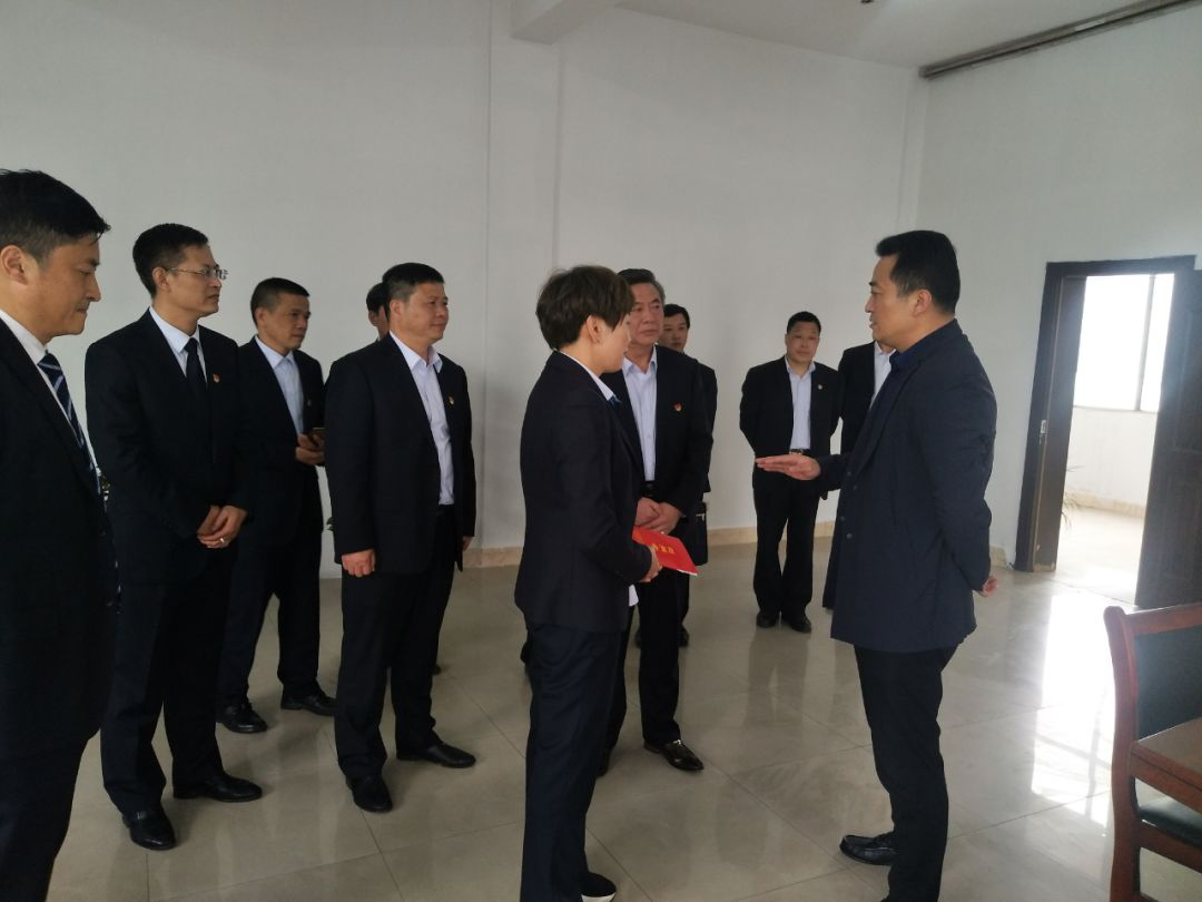 江西長運黨委書記、董事長王曉看望慰問“中國好人榜”獲得者李小英