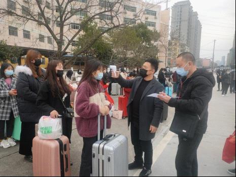 江西長(zhǎng)運(yùn)上饒汽運(yùn)積極開(kāi)展“點(diǎn)對(duì)點(diǎn)”定制返崗包車運(yùn)輸服務(wù) 已組織返崗復(fù)工專線車326余臺(tái)次