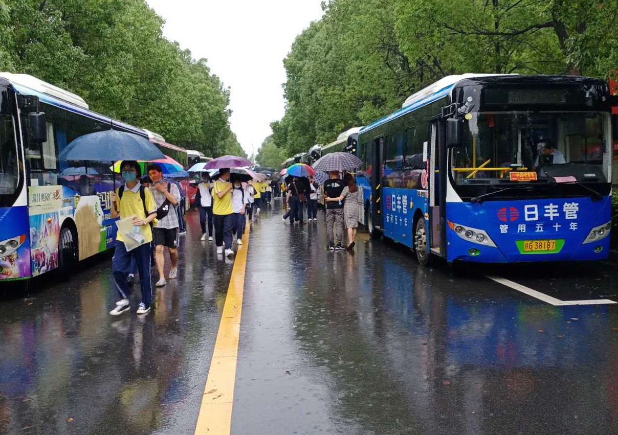 多家子公司多措并舉，為高考學(xué)子獻(xiàn)愛心