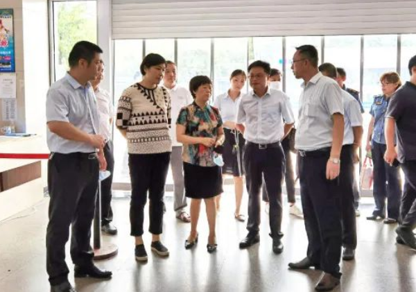 車小琴、熊敏一行檢查徐坊客運分公司創(chuàng)建工作