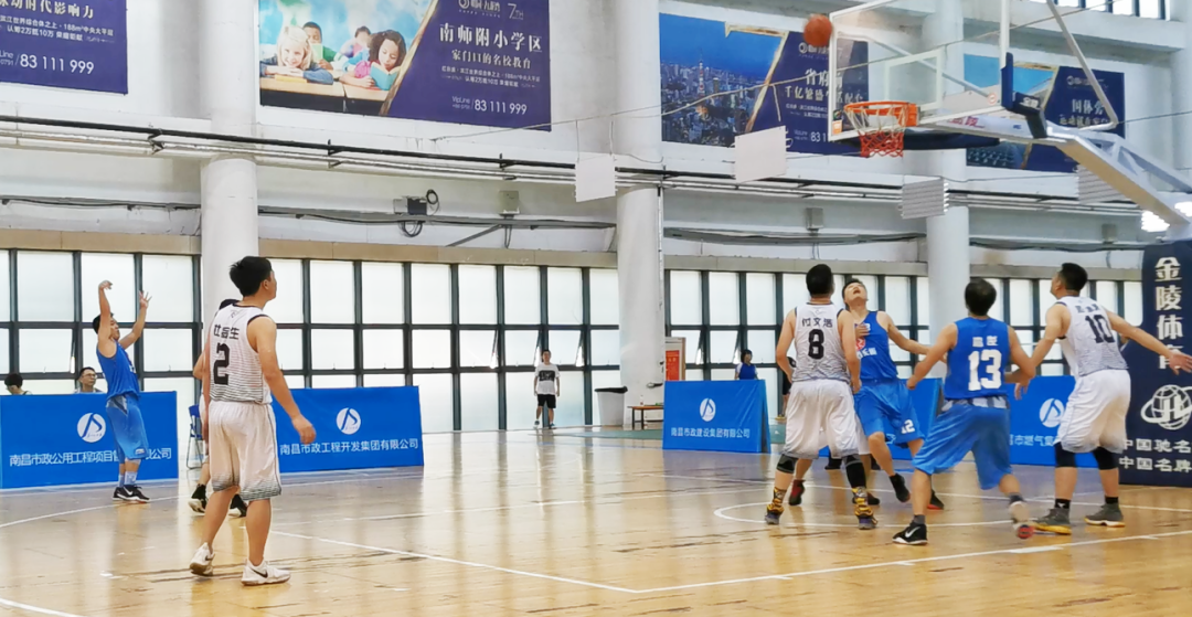 再下一城！江西長(zhǎng)運(yùn)籃球隊(duì)?wèi)?zhàn)勝市政開發(fā)籃球隊(duì)