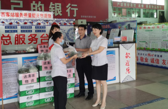 送清涼送健康，省交通工會(huì)領(lǐng)導(dǎo)慰問一線員工