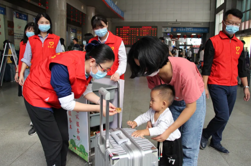 九江長(zhǎng)運(yùn)開展“情暖中秋 喜迎國(guó)慶”活動(dòng)