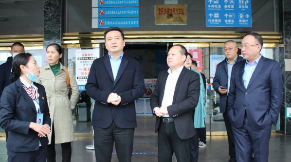 王曉在景德鎮(zhèn)公交、長運調(diào)研