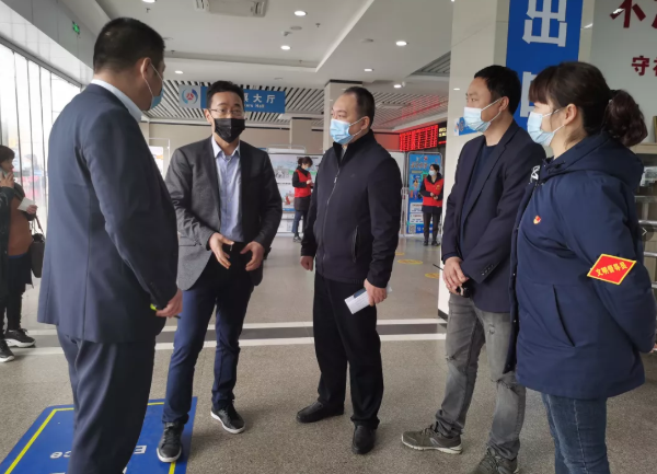 黃俊、穆孫祥先后深入徐坊客運(yùn)分公司督導(dǎo)文明創(chuàng)建、疫情防控、安全生產(chǎn)工作