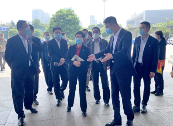 市交通運輸局領導督查南昌長途汽車西站“五一”節(jié)前安全運輸工作