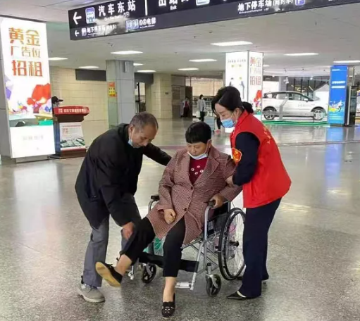 上饒汽運(yùn)   旅客行動(dòng)不便 “佳宜”來幫忙