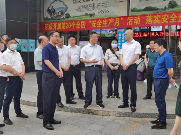 市人大常委會黨組書記、主任朱寅健一行調研上饒汽運