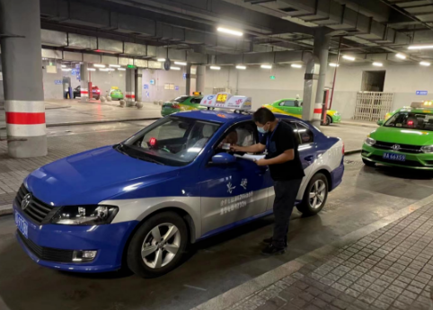 長(zhǎng)運(yùn)出租  開展“將心比心·終端檢驗(yàn)”、“一心向黨·全心為民”專題活動(dòng)