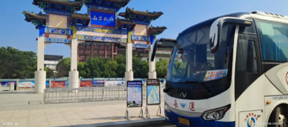 創(chuàng)新經(jīng)營 || 都市城際公交在滕王閣設立旅游直通車指示牌