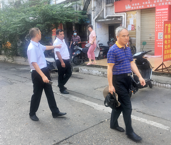 戴豪贛督導(dǎo)長(zhǎng)鴻物業(yè)文明創(chuàng)建、疫情防控及安全生產(chǎn)工作