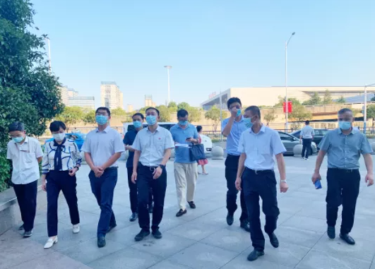 省疫情防控應(yīng)急指揮部檢查組指導長途汽車西站疫情防控工作