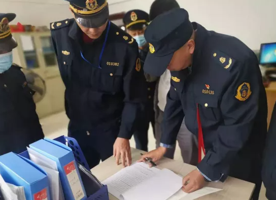 長運出租 東湖區(qū)交通運輸執(zhí)法大隊督導(dǎo)長運出租新《安全生產(chǎn)法》宣貫工作