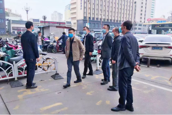 黃俊一行督導(dǎo)長運(yùn)物業(yè)疫情防控工作