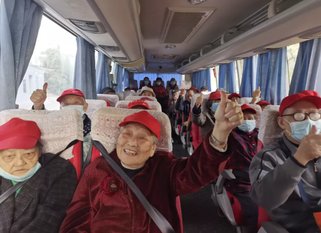 都市城際公交：旅游客運分公司助力“關(guān)愛老人，送溫暖”公益活動