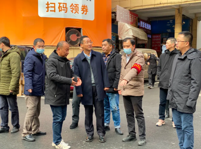 穆孫祥檢查指導(dǎo)長運(yùn)物業(yè)、徐坊客運(yùn)站文明創(chuàng)建等工作