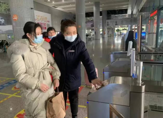 愛心接力，閉環(huán)服務，助盲人旅客回家