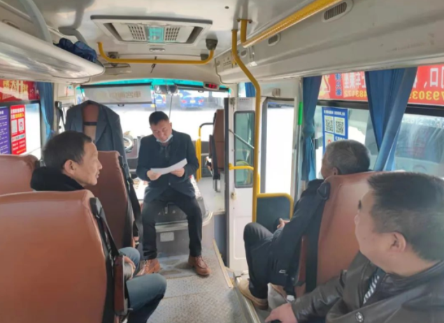 鄱陽(yáng)長(zhǎng)運(yùn)：安全生產(chǎn)教育進(jìn)車廂