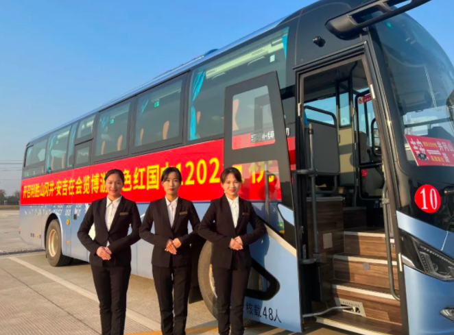 吉安長(zhǎng)運(yùn)“井岡紅杜鵑”班組、景德鎮(zhèn)長(zhǎng)運(yùn)“青花”班組獲得“江西省五一巾幗標(biāo)兵崗”榮譽(yù)稱號(hào)