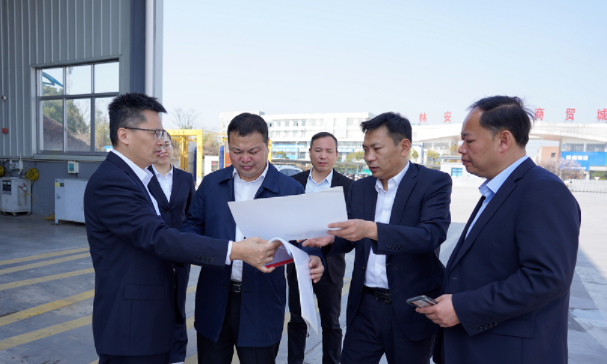 鷹潭市交通局領(lǐng)導(dǎo)蒞臨鷹潭長運(yùn)、鷹潭公交調(diào)研指導(dǎo)   肖良芝陪同