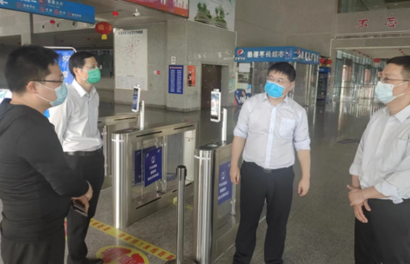 張小平督導(dǎo)南昌長(zhǎng)途汽車(chē)西站疫情防控工作