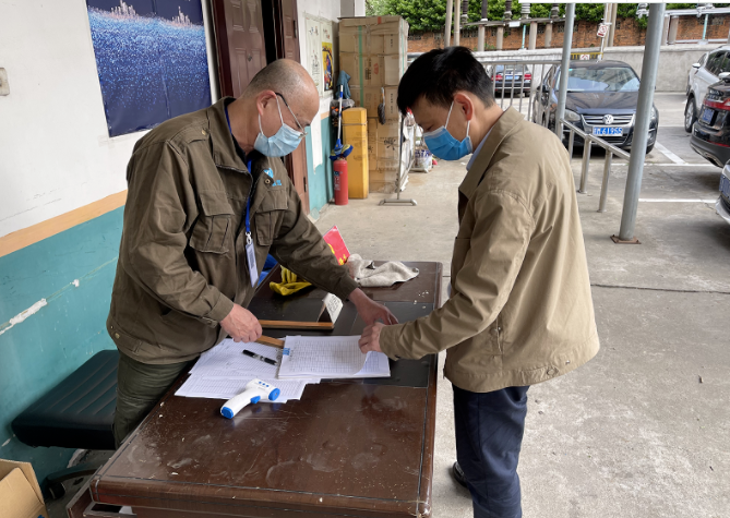 黃俊督導長鴻物業(yè)、長運出租、都市城際公交疫情防控工作