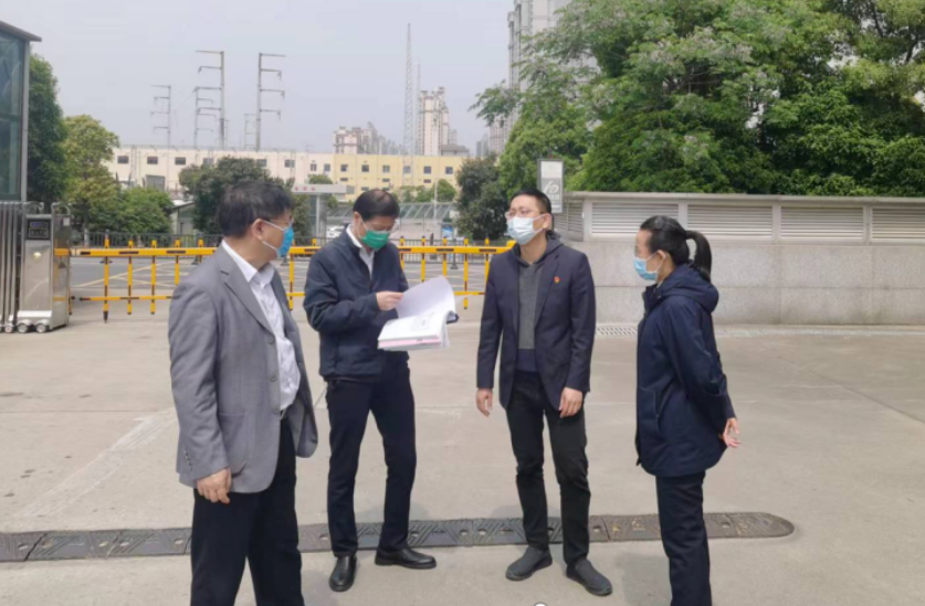 張小平一行督導(dǎo)西站客運分公司疫情防控工作