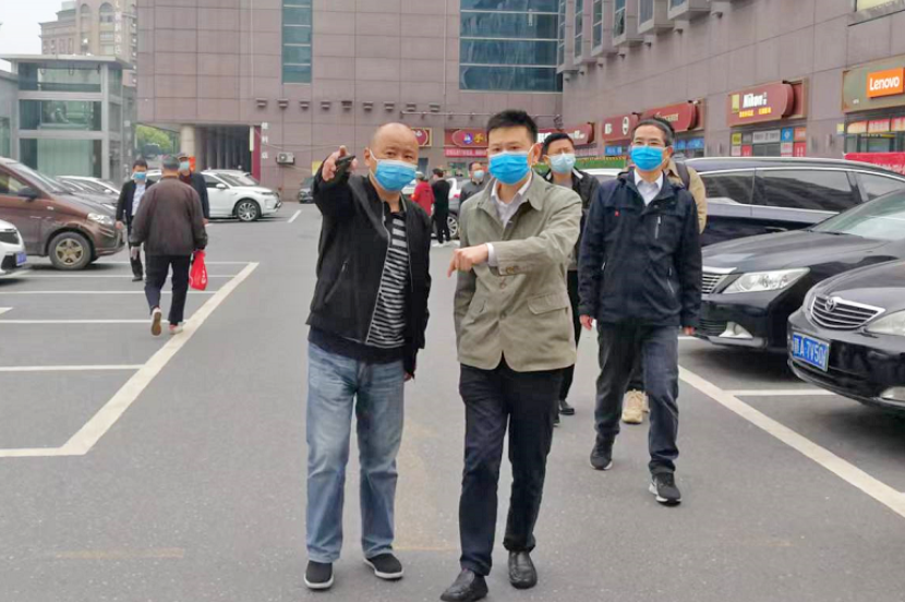 黃俊督導(dǎo)長(zhǎng)運(yùn)物業(yè)、大通物流疫情防控工作