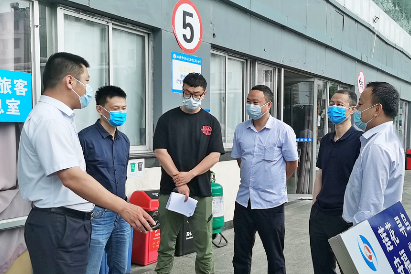 黃俊一行督導(dǎo)徐坊客運(yùn)站、南昌長途汽車站疫情防控工作