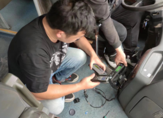 馬鞍山長客 含山長運(yùn)公交公司開展北斗監(jiān)控設(shè)備檢修活動