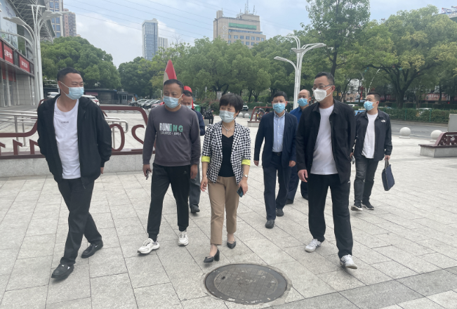 都市城際公交:交通運(yùn)輸局領(lǐng)導(dǎo)深入徐坊客運(yùn)站督查疫情防控及復(fù)工復(fù)產(chǎn)工作