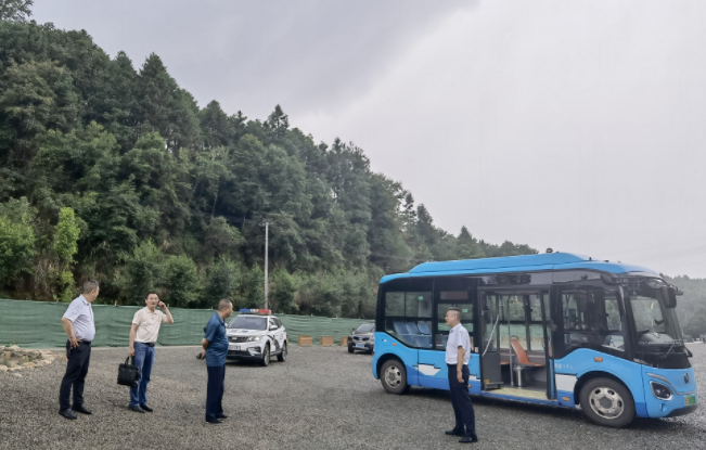 婺源公交    多部門(mén)聯(lián)合開(kāi)展城市公交線路及站點(diǎn)優(yōu)化調(diào)研