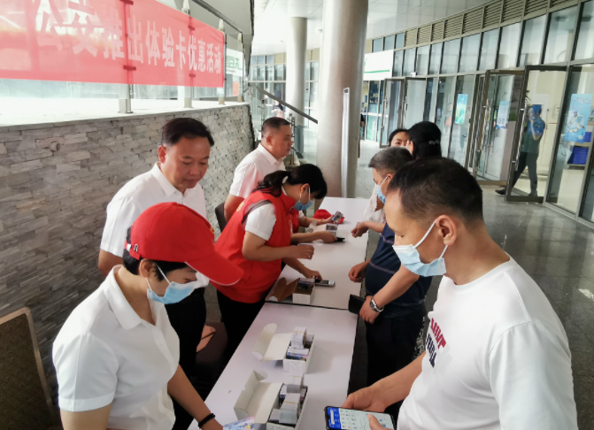 鷹潭公交:宣傳+推廣 開展 “踐行綠色出行,共建生態(tài)文明”主題活動(dòng)