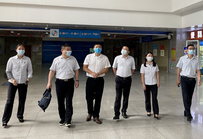 占梁前往都市城際公交、九江長運(yùn)開展督導(dǎo)、調(diào)研工作