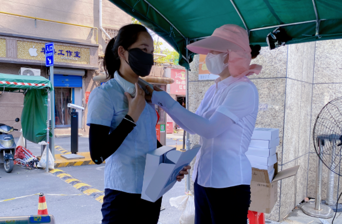 長(zhǎng)運(yùn)物業(yè) 持續(xù)開(kāi)展送清涼活動(dòng)