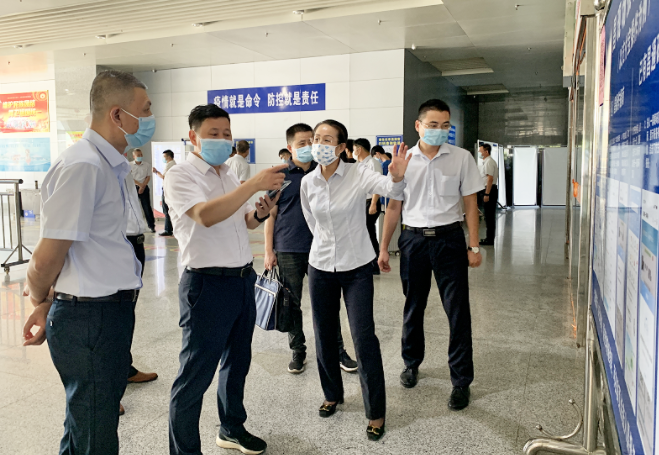 都市城際公交：市交通局、市道路運(yùn)輸服務(wù)中心領(lǐng)導(dǎo)督導(dǎo)南昌長(zhǎng)途汽車西站疫情防控工作