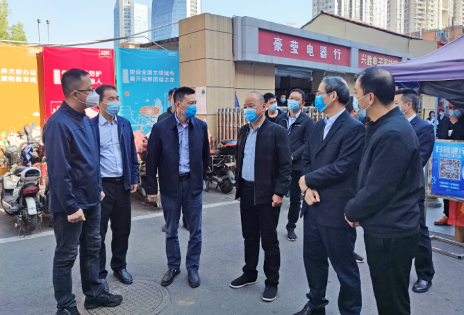 黃俊深入長(zhǎng)運(yùn)物業(yè)督導(dǎo)安全生產(chǎn)、疫情防控工作