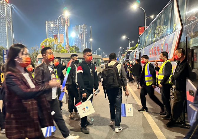 生產(chǎn)經(jīng)營(yíng) || 九江長(zhǎng)運(yùn):全力護(hù)航第十六屆省運(yùn)會(huì)開(kāi)幕式