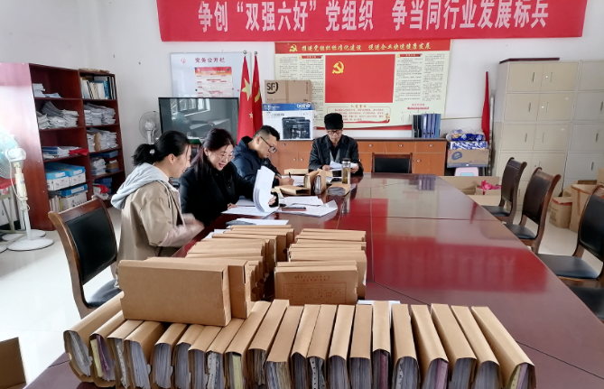 提高公司質(zhì)量在于公司治理。江西長運以“國企改革三年行動計劃”為抓手，通過完善現(xiàn)代企業(yè)治理體系，明晰治理主線，優(yōu)化治理結(jié)構(gòu)，助力公司激發(fā)內(nèi)生動力，提升公司質(zhì)量，提高治理效能，涅槃升級，實現(xiàn)可持續(xù)發(fā)展。  圖片 01 加強黨的領(lǐng)導(dǎo)  圖片 江西長運將黨的領(lǐng)導(dǎo)融入公司治理，與下屬企業(yè)全部完成“黨建進章程”工作，制定重大事項黨