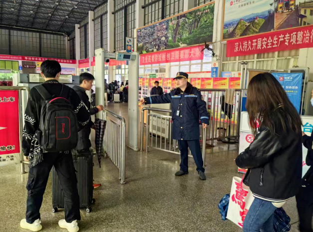 撫州長運：樂安汽車客運站聯合縣交通執(zhí)法大隊 加強客運站場管理