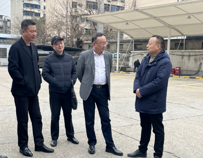 胡維泉調(diào)研都市城際公交、長運出租生產(chǎn)經(jīng)營工作