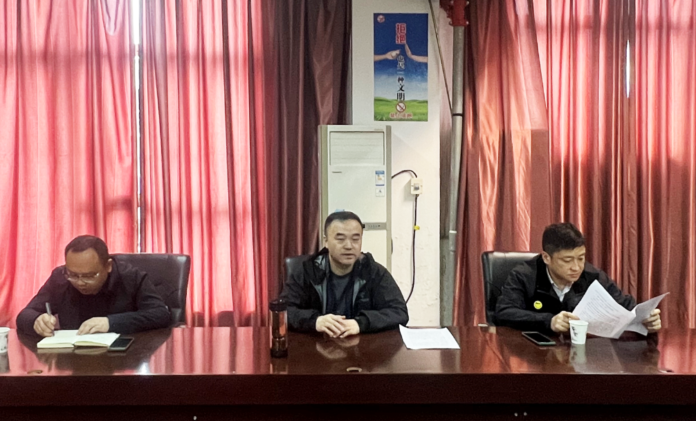 劉磊、占梁調(diào)研樂平長運(yùn)公交公司安全和生產(chǎn)經(jīng)營情況