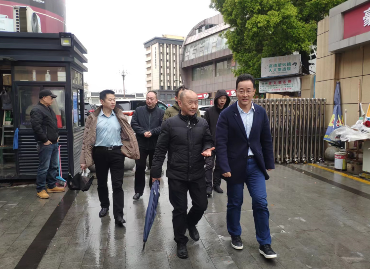 穆孫祥督導(dǎo)長運物業(yè)、都市城際公交文明創(chuàng)建工作