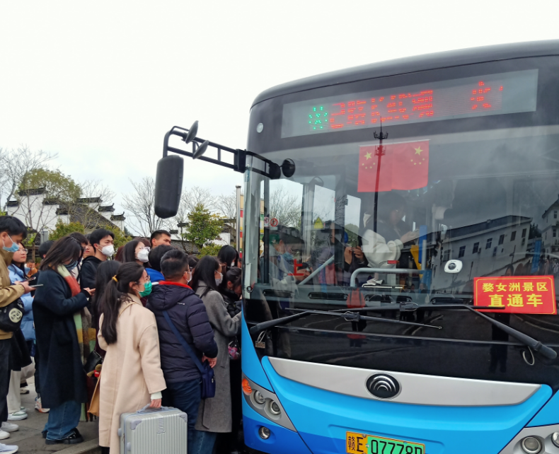 “賞花”遇上“音樂節(jié)” ，婺源公交周末忙