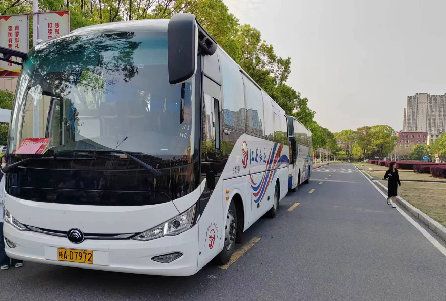 都市城際公交:暢行護航 客運包車忙