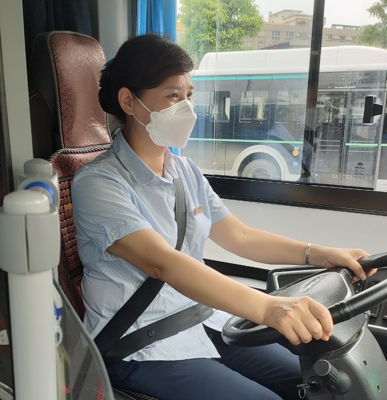 吉安公交:羅偉獲吉安市“五一勞動(dòng)獎(jiǎng)?wù)隆睒s譽(yù)稱號(hào)