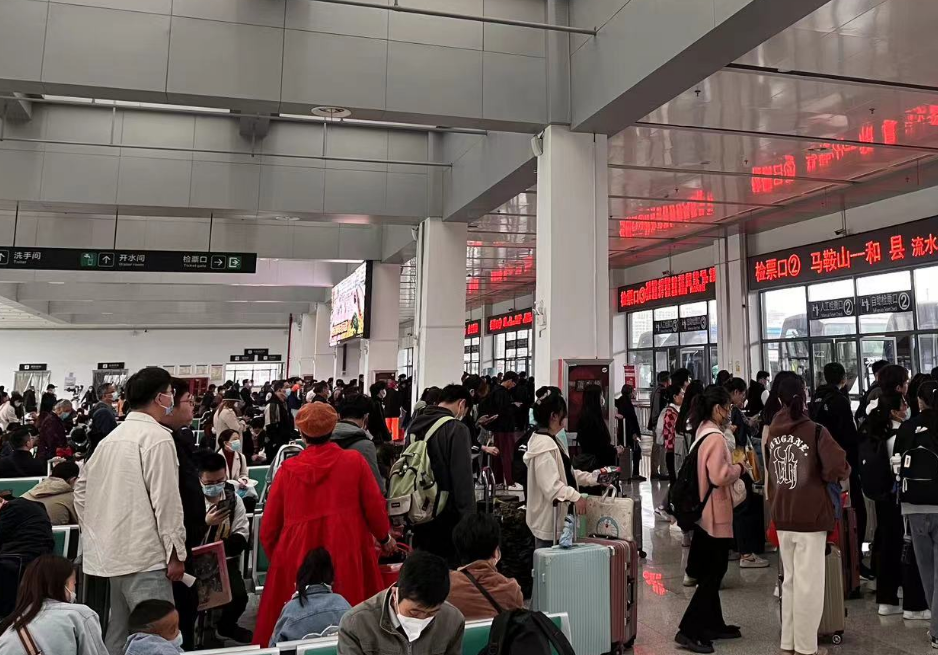 ?馬鞍山長客：“五一”打好“安全牌”、“服務(wù)牌”、“保障牌”