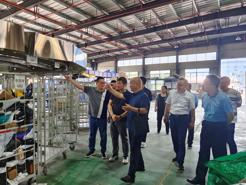 九江長運 省綜合交通中心領導深入永修公司調(diào)研農(nóng)村物流發(fā)展工作