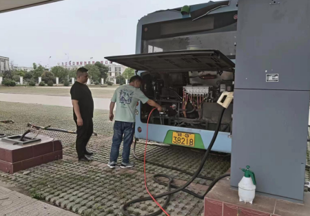 瑞昌公司開(kāi)展夏季高溫車(chē)輛隱患排查及維護(hù)保養(yǎng)現(xiàn)場(chǎng)指導(dǎo)